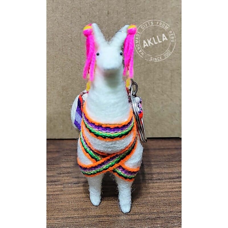 Great Llama keychain. Handmade in Peru beautiful llama decorated with wool and multicolored ribbons. Keychains.