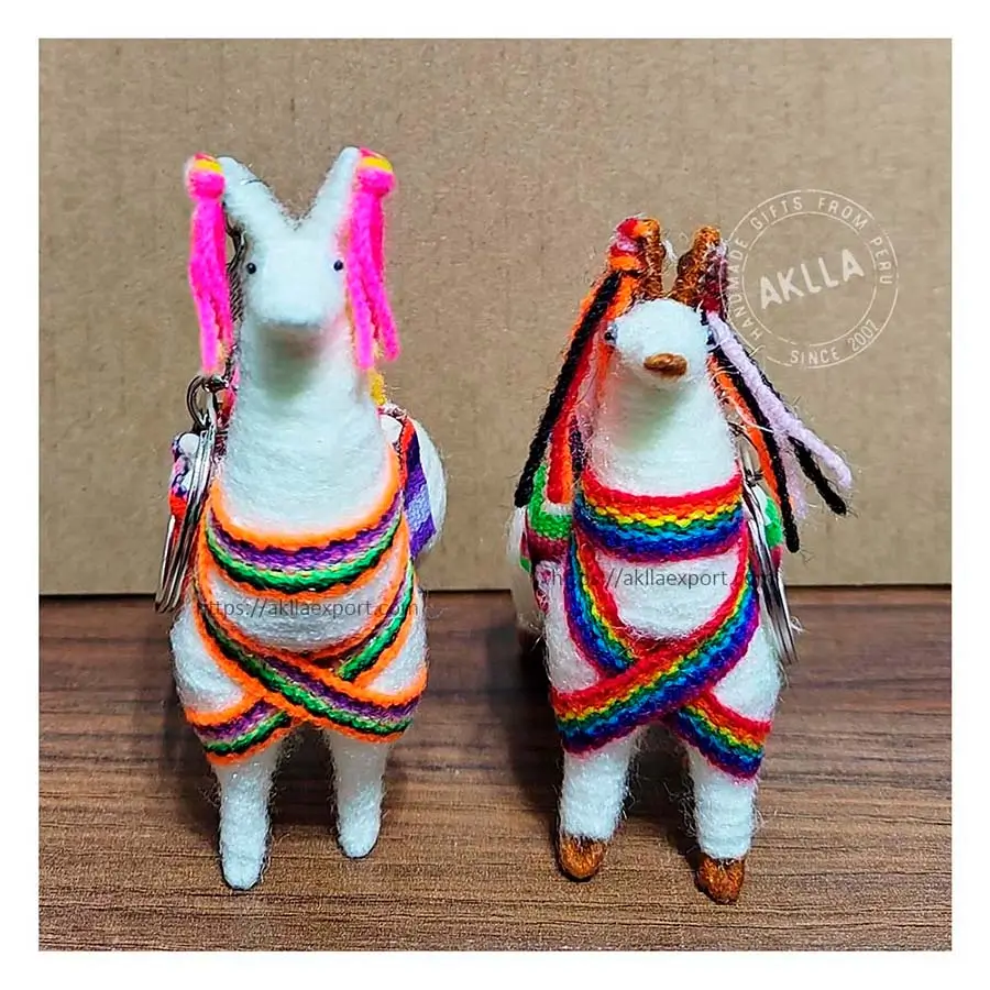 Llama Gifts – Two Handmade Llama Keychains Two handmade llama gifts, keychains from Peru in assorted colors – front view.