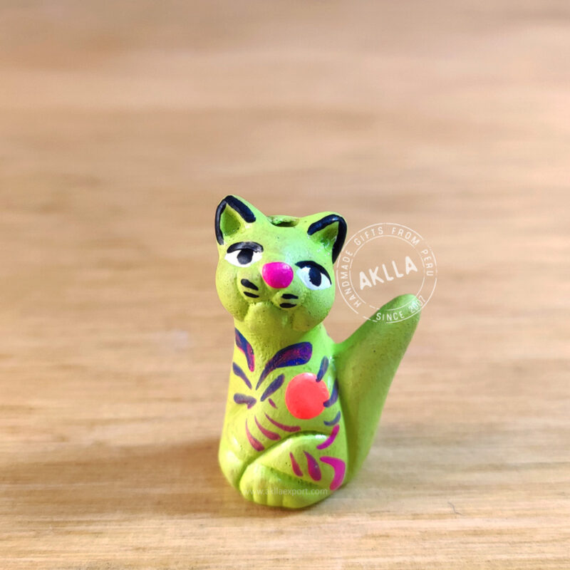 Lovely ceramic cat figurines from Peru