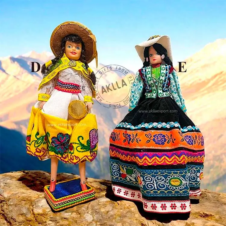Handmade Peruvian Dolls – Colorful Colca, Arequipa and Huaylas Junin Costume Costume dolls from Peru showcasing the colorful traditional outfits of and Huaylas Junin and Colca, Arequipa