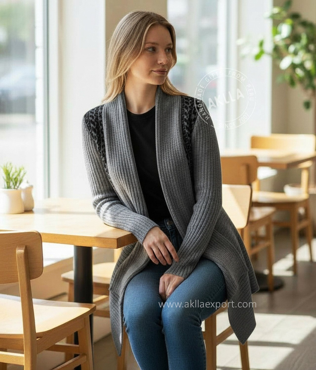 Handmade Alpaca Cardigan in gray color – Peruvian Knitwear Handmade alpaca cardigan from Peru worn by woman model in gray.