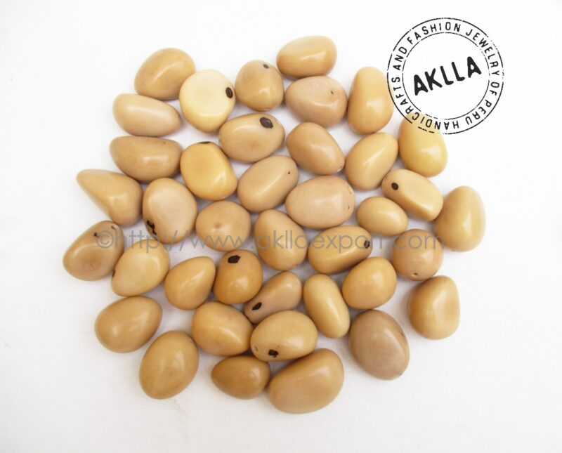 1 kilo of Tagua Nuts. Natural Color